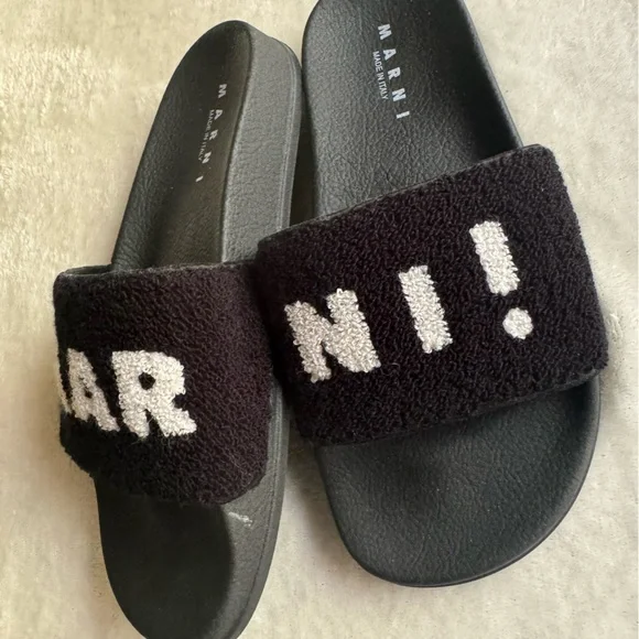🛍️ Marni! Pool slides